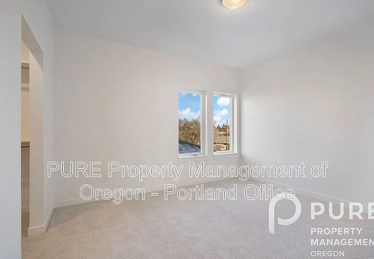 3736 NE Liberty Ter — Photo 10