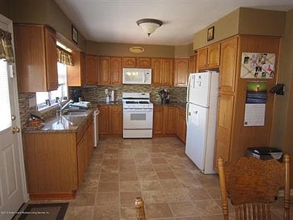 5th image of 243 Seaview Ave