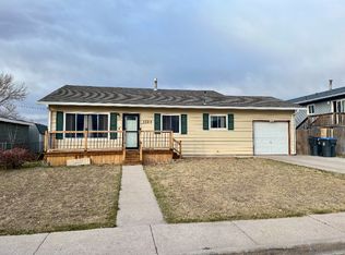 1520 Woodward Dr, Cheyenne, WY 82007