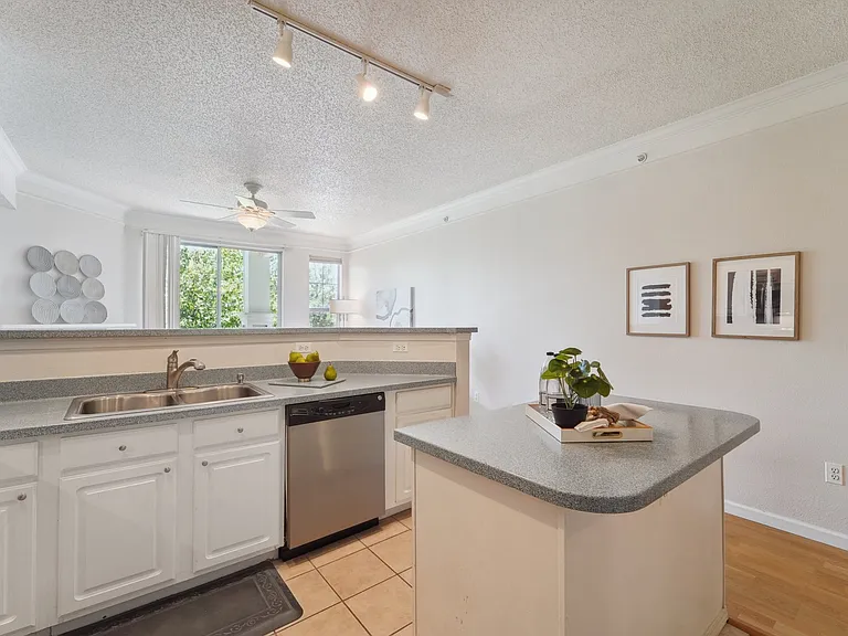 1864 Mallard Dr — Photo 6