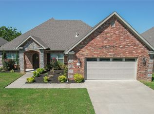389 N Reeds Bridge Dr, Fayetteville, AR 72704