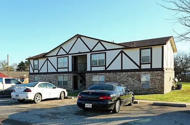 101 Pecan St — Photo 3