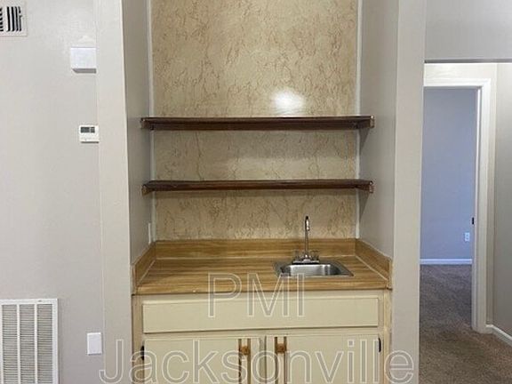 5th image of 1355 Jefferson Ave APT C