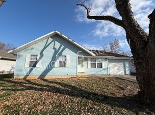 5770 S Pinehurst Ave, Springfield, MO 65810