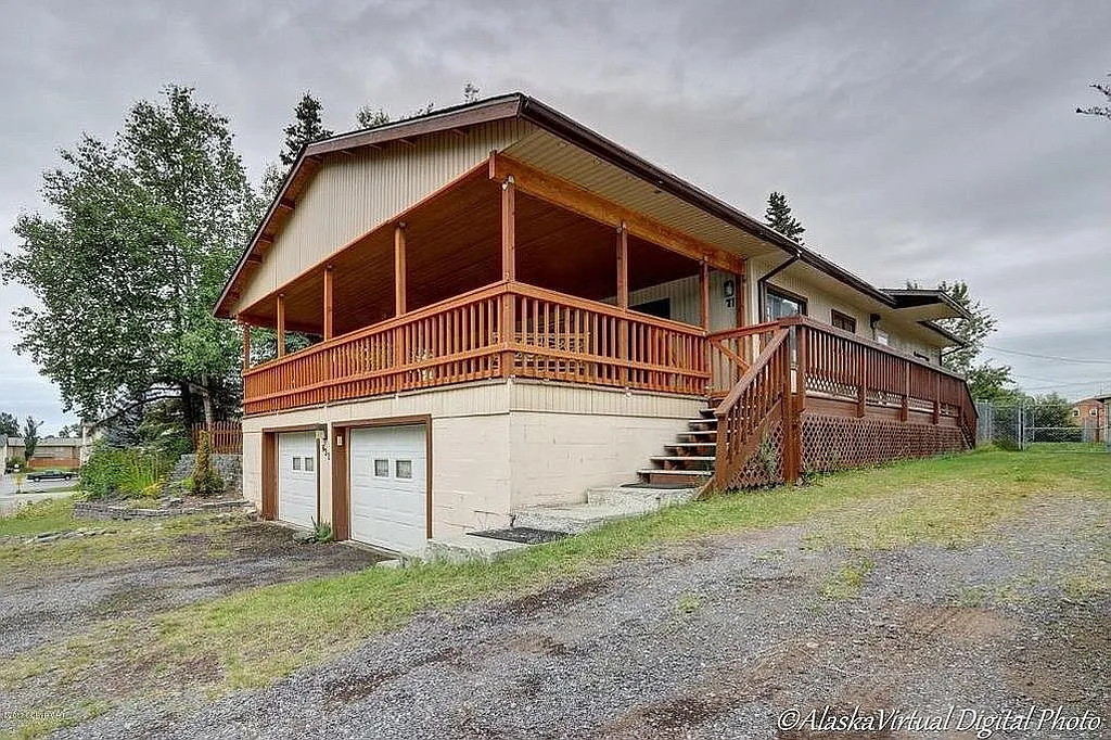 631 Bill St — Photo 1
