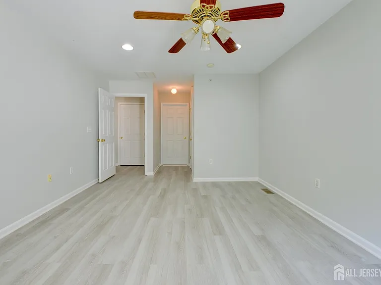 34 Forest Dr — Photo 21