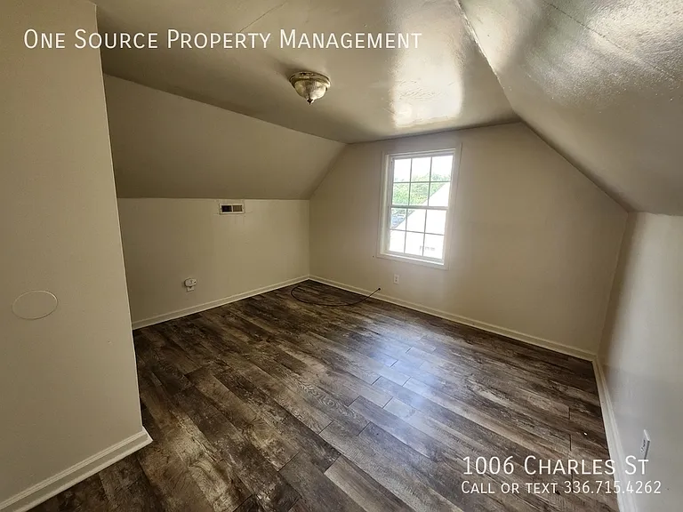 1006 Charles St — Photo 8