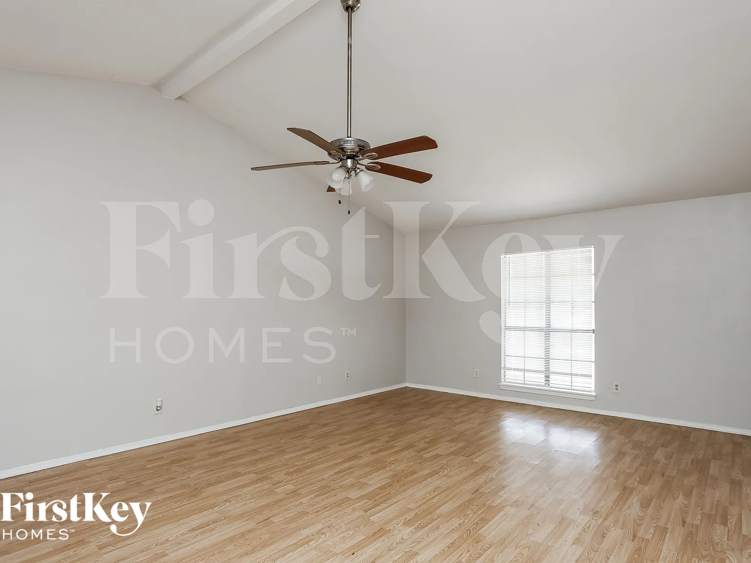 3 bed, 2.0 bath, 1404 sqft, $1,760 — Photo 3