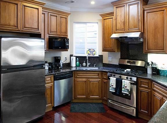Kitchen w/ SS appliances