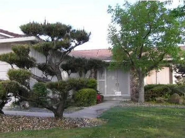 6882 Sailboat Way, Sacramento, CA 95831