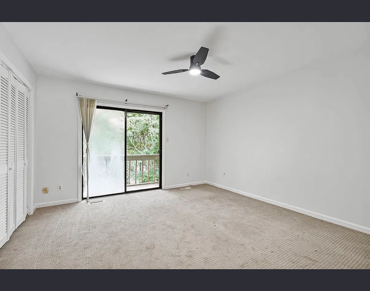 2 bed, 1.5 bath, 1056 sqft, $1,400 — Photo 3