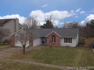 918 Mesa Dr, Chatham, IL 62629