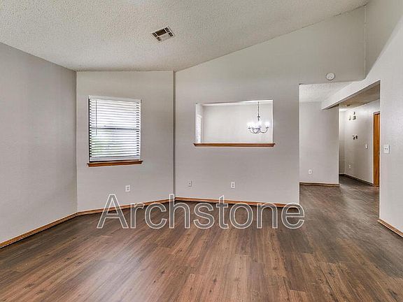 5th image of 304 NW 118th St