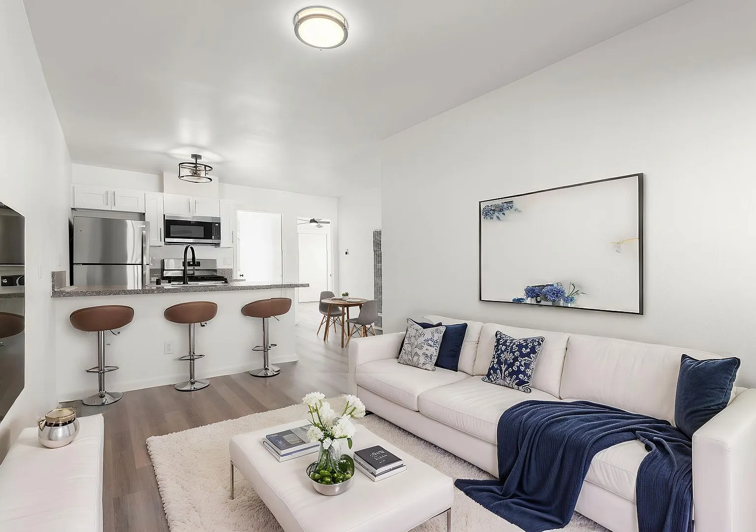 (Ar/Jo/Em:C) 1040 W. 91st Street — Photo 4
