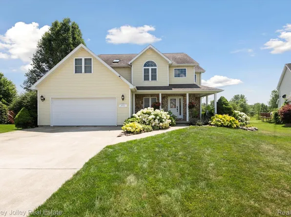 4353 Pondview Dr, Swartz Creek, MI 48473