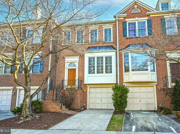 2143 Wolftrap Ct, Vienna, VA 22182