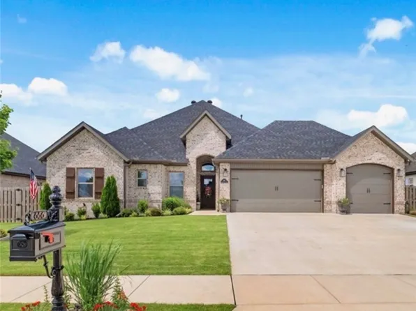 886 Bellagiola Dr, Springdale, AR 72762