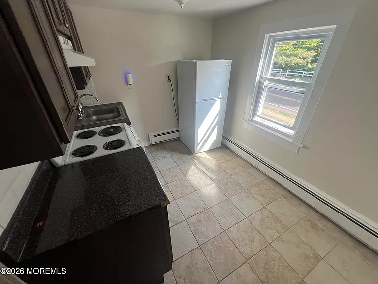 148 W Sylvania Ave #B — Photo 18
