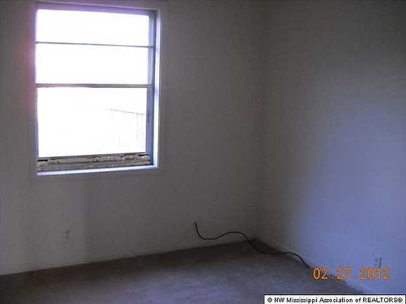 2nd image of 8549 Southaven Cir W