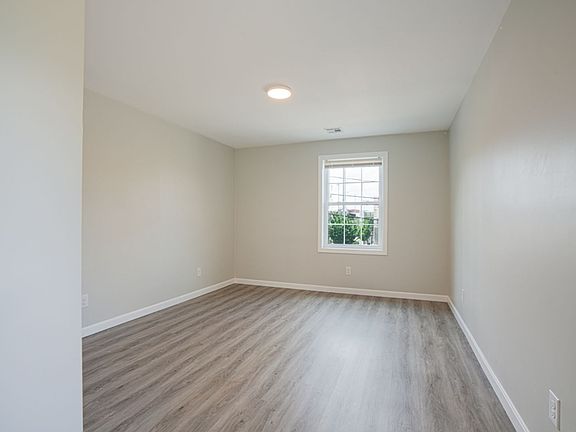 5th image of 287-289 Huxley Ave #2