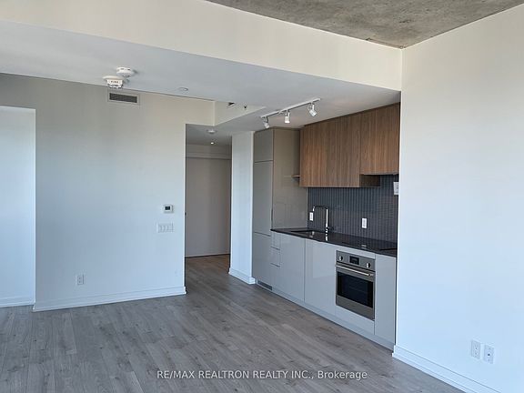 5th image of 161 Roehampton Ave #3609