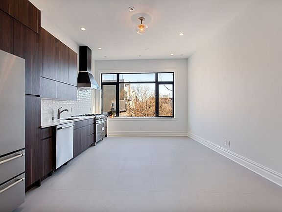 2nd image of 333 Tompkins Ave Floor 3