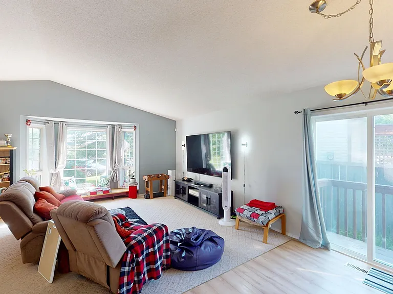 44 Covington Mews NE — Photo 2
