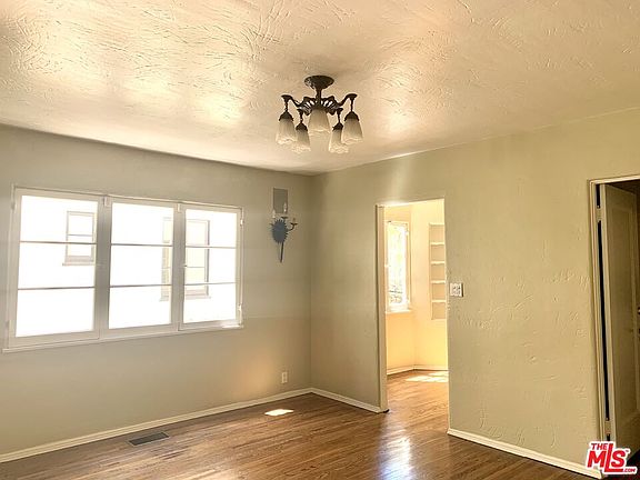 4th image of 327 N Orange Dr