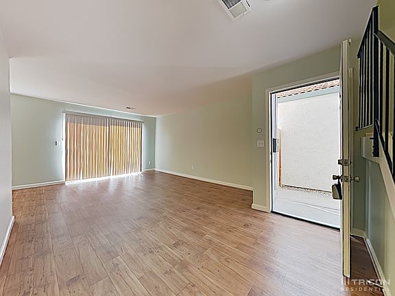 4th image of 2353 Redwood Dr