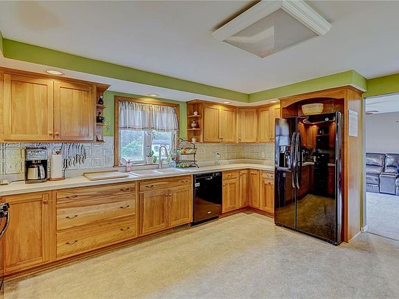 3rd image of 1252 Washington St