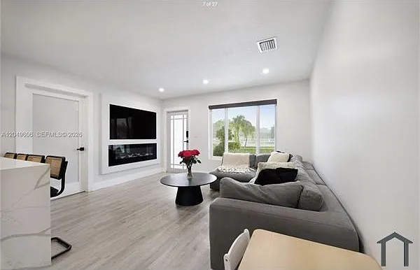 4 bed, 1425 sqft, $4,000 — Photo 1