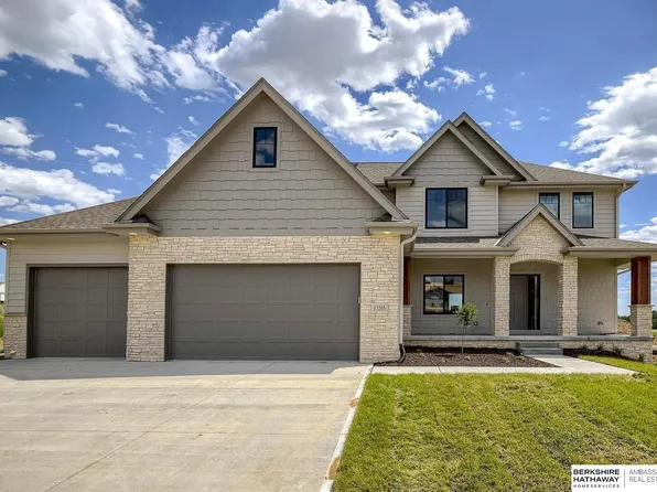 17205 Sarah St, Bennington, NE 68007