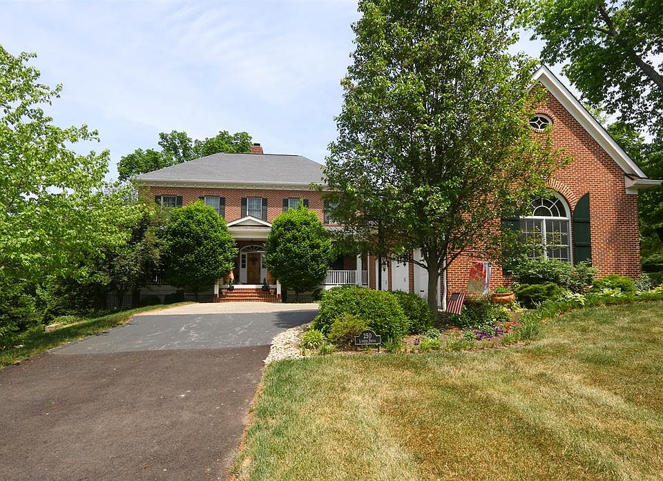1st image of 250 Linden Dr