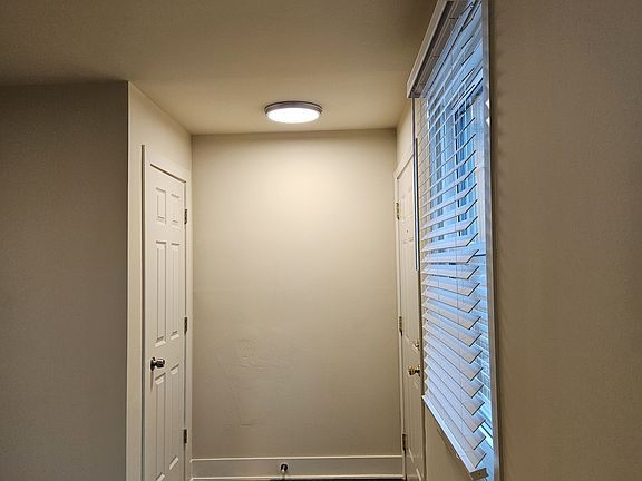 4th image of 517 W 40th Pl Unit 1