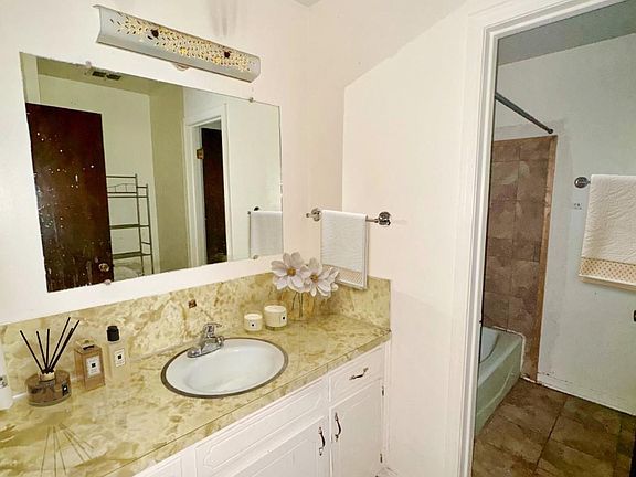 5th image of 9164 Cottonwood Dr
