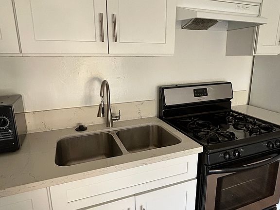 3rd image of 1781 Orchid Ave #211