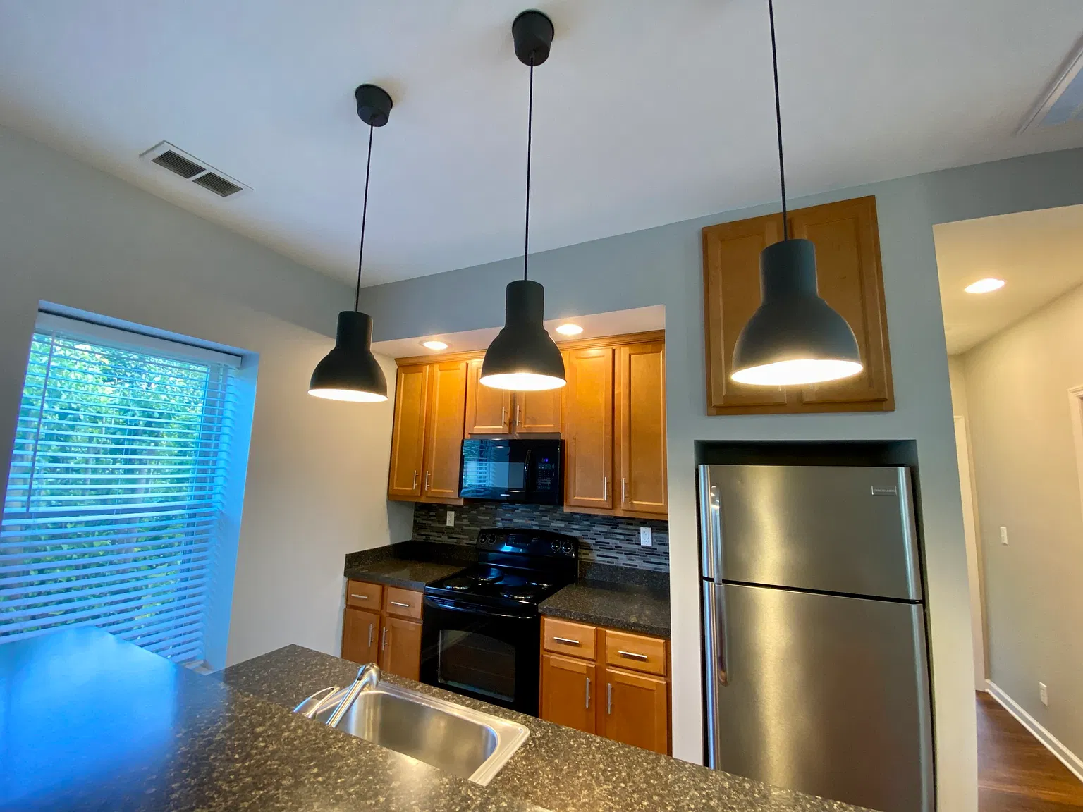 2 bed, 1100 sqft, $1,100 — Photo 2
