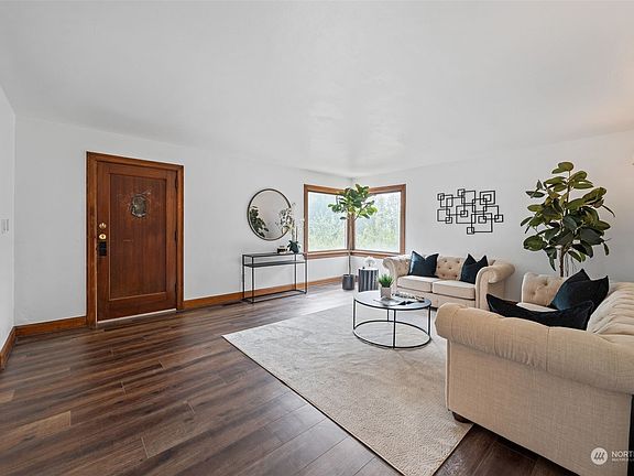 4th image of 2530 Yakima Avenue