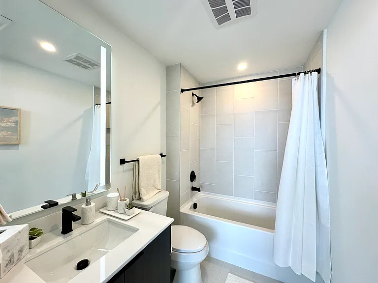 275 NW 25th St #B — Photo 17
