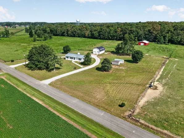 2054 Robinson Rd, Smithville, TN 37166