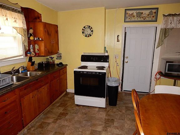 2nd image of 90 Hudson Ave