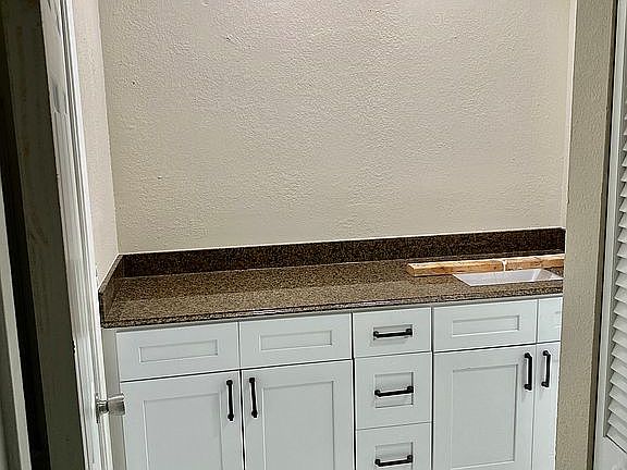 3rd image of 1007 N Pennsylvania Ave