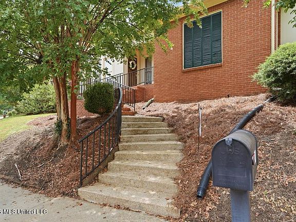 3rd image of 37 Village Green Cir