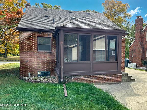 5th image of 2138 Sherwood Ave