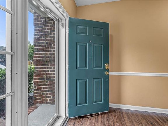 4th image of 5277 Summer Cres