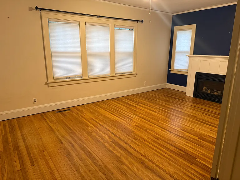 313 E Rock St #1 — Photo 8