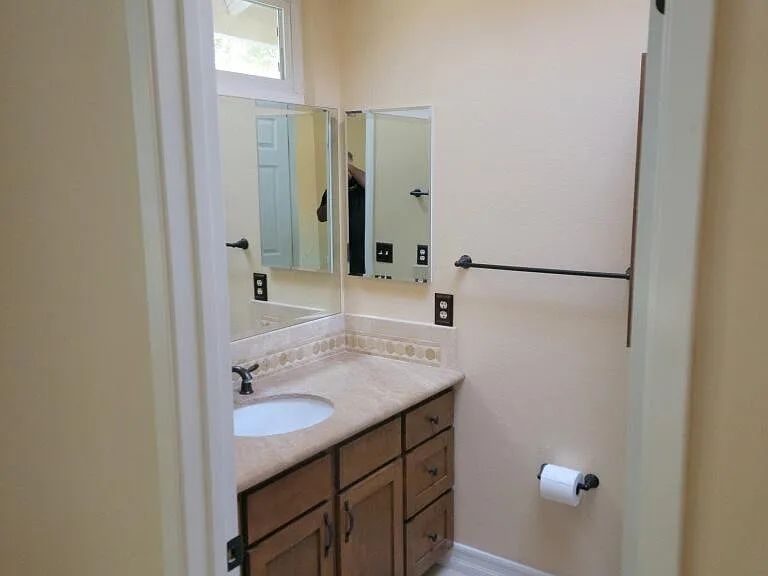 2705 Norma St — Photo 2