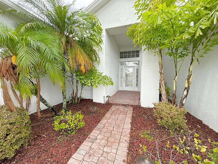 11349 Wedgemere Dr — Photo 2