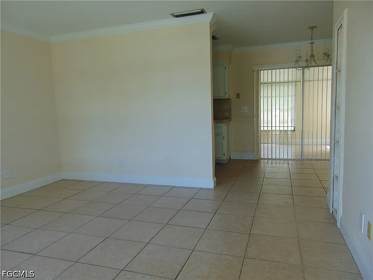 117 Stetson St — Photo 5