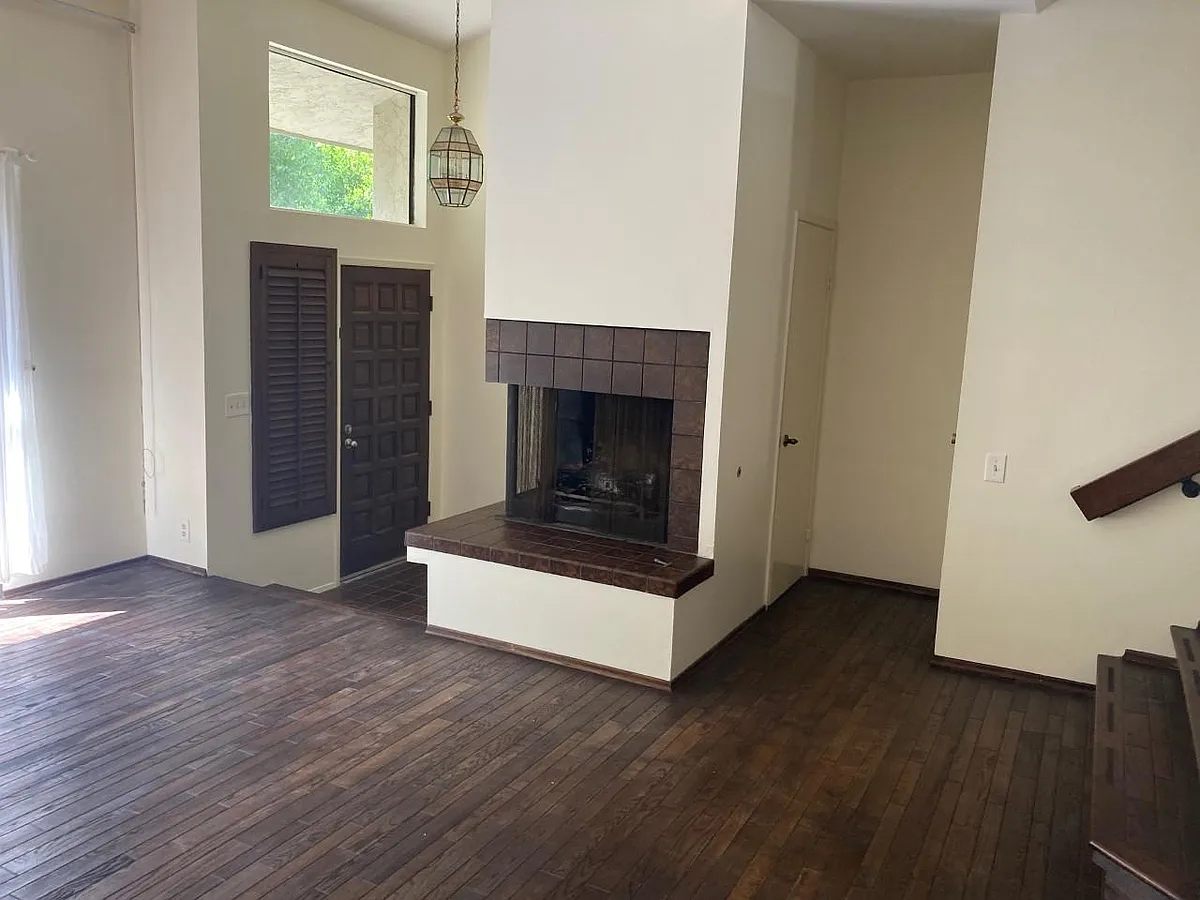 living area - 3233 Caminito Eastbluff #19